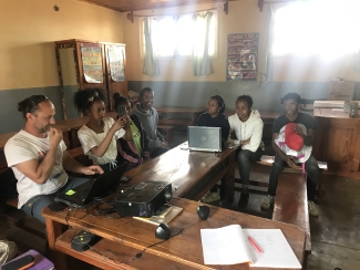 Formations des enseignants a Zazakely